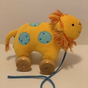 RICH FROG Plush Lion Pull Toy Wooden Wheels 8"